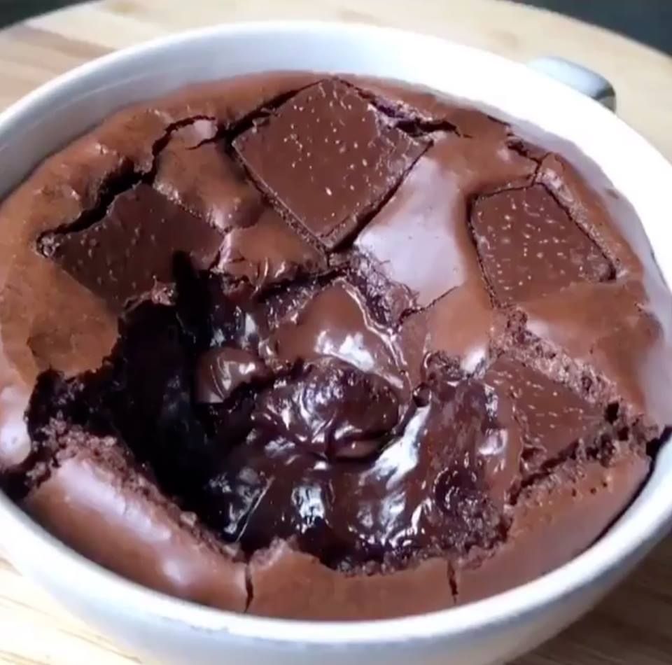 Receita de brownie de caneca para te surpreender em praticidade e sabor