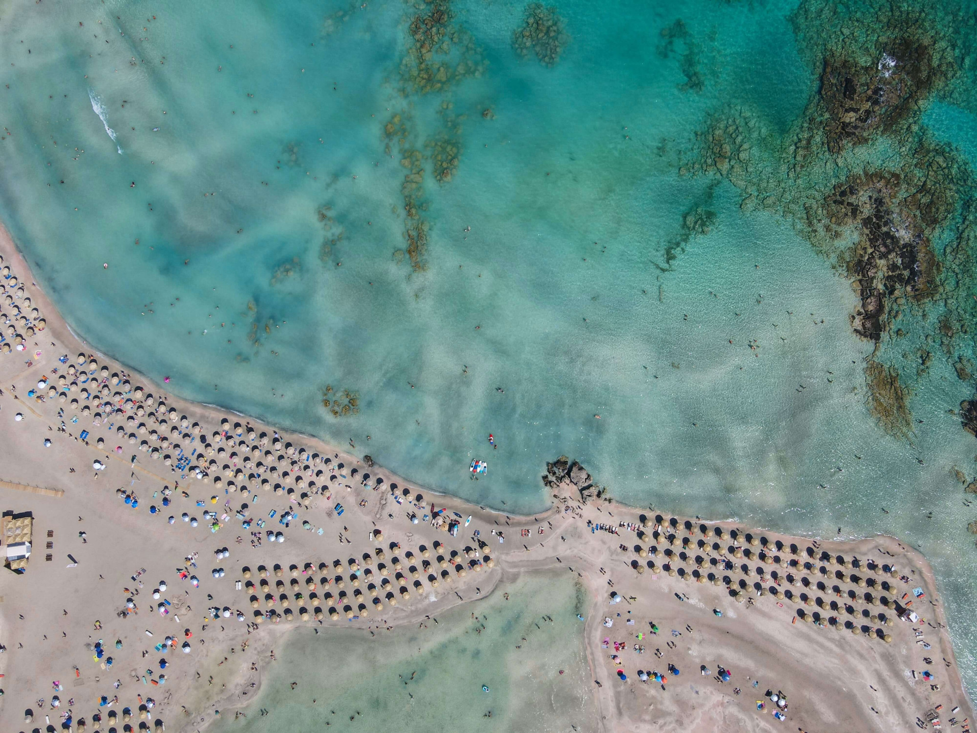 Praia de Elafonisi: onde fica essa praia difícil de acreditar que existe? (Imagens: Unsplash)