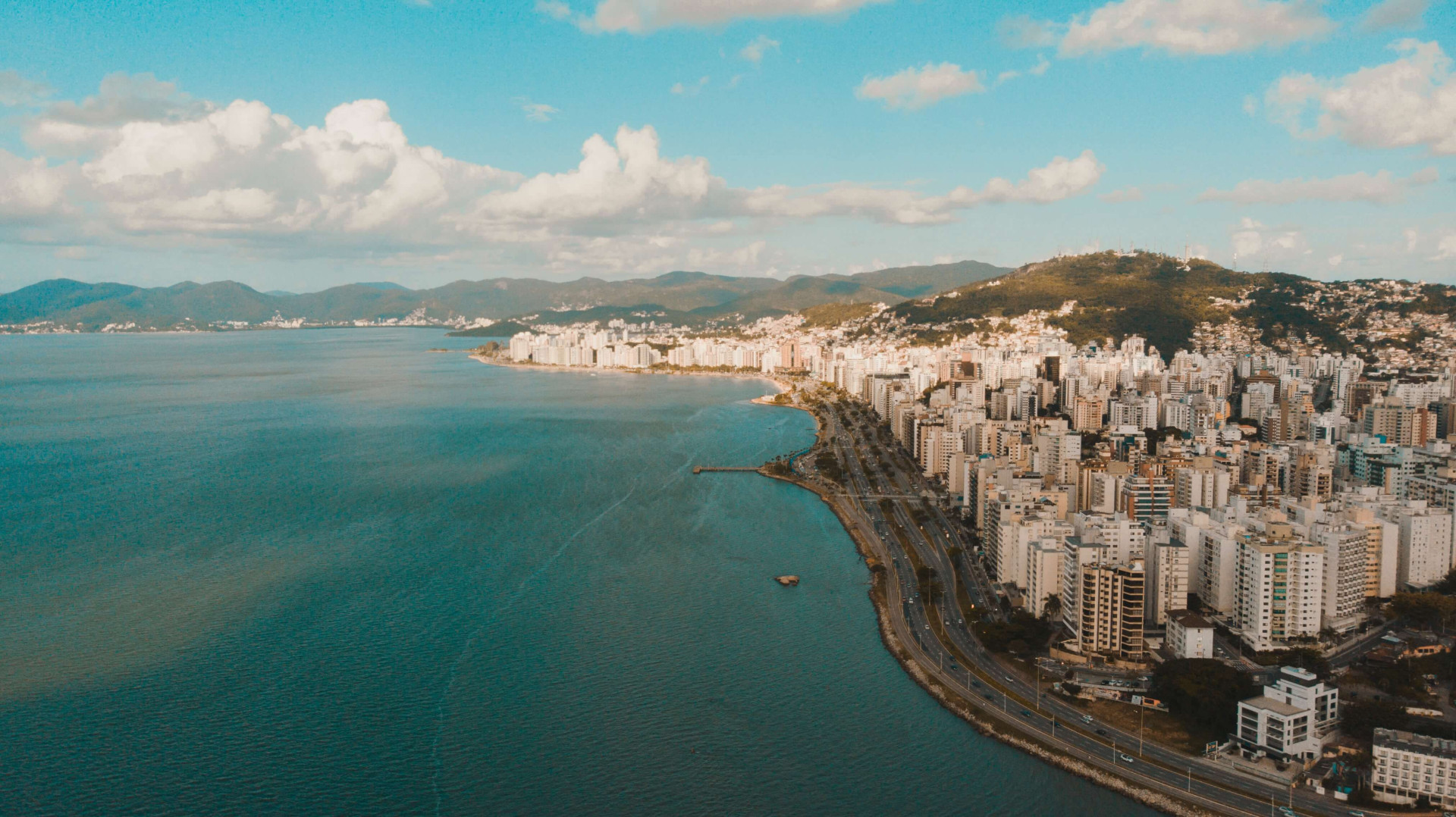 Os 14 melhores bairros para morar em Florianópolis e nunca mais pensar em mudança na vida (Imagens: Unsplash)