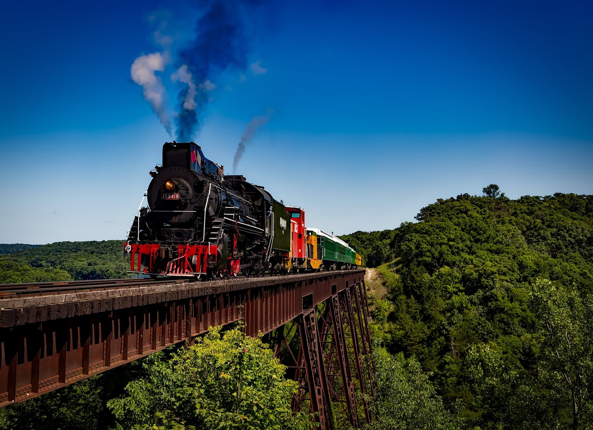 É aniversário de Itapetininga e a história das suas ferrovias te farão viajar para lá (Imagens: Pixabay)