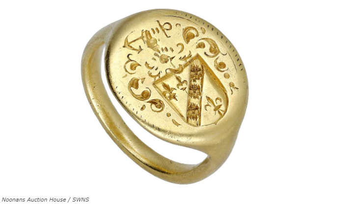 Professor aposentado encontra anel de ouro do século 17 e levanta curiosidade sobre o tesouro