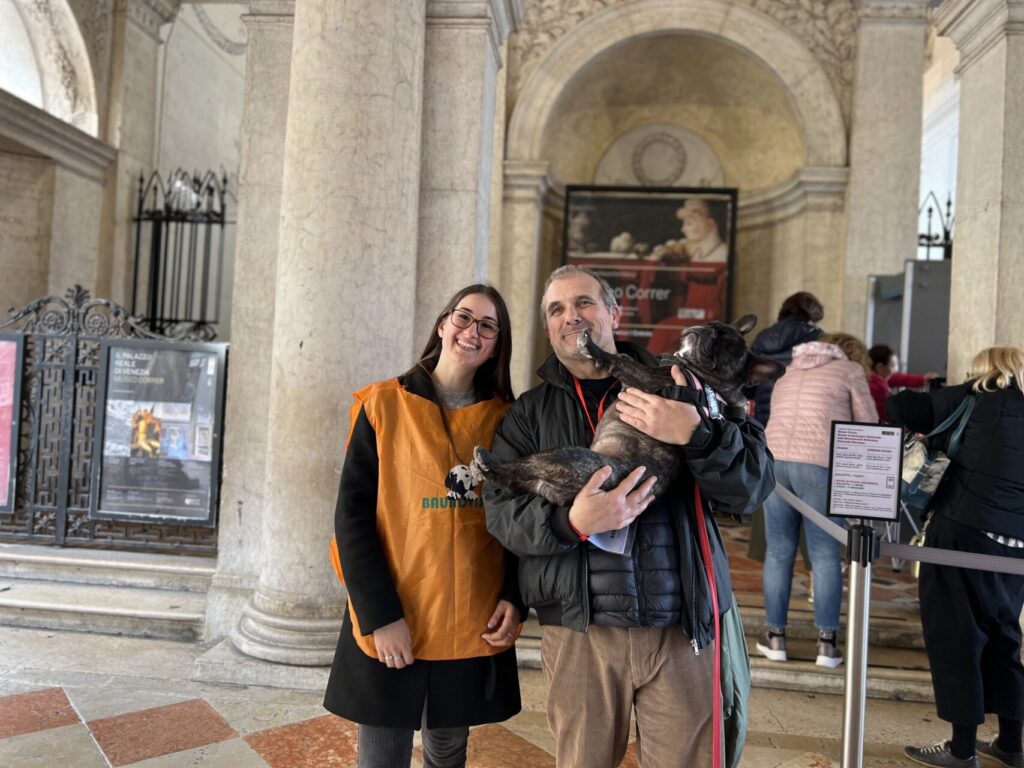 Museus cívicos da Itália passam a funcionar com sistema pet friendly (Imagens: Reprodução/ Twitter)