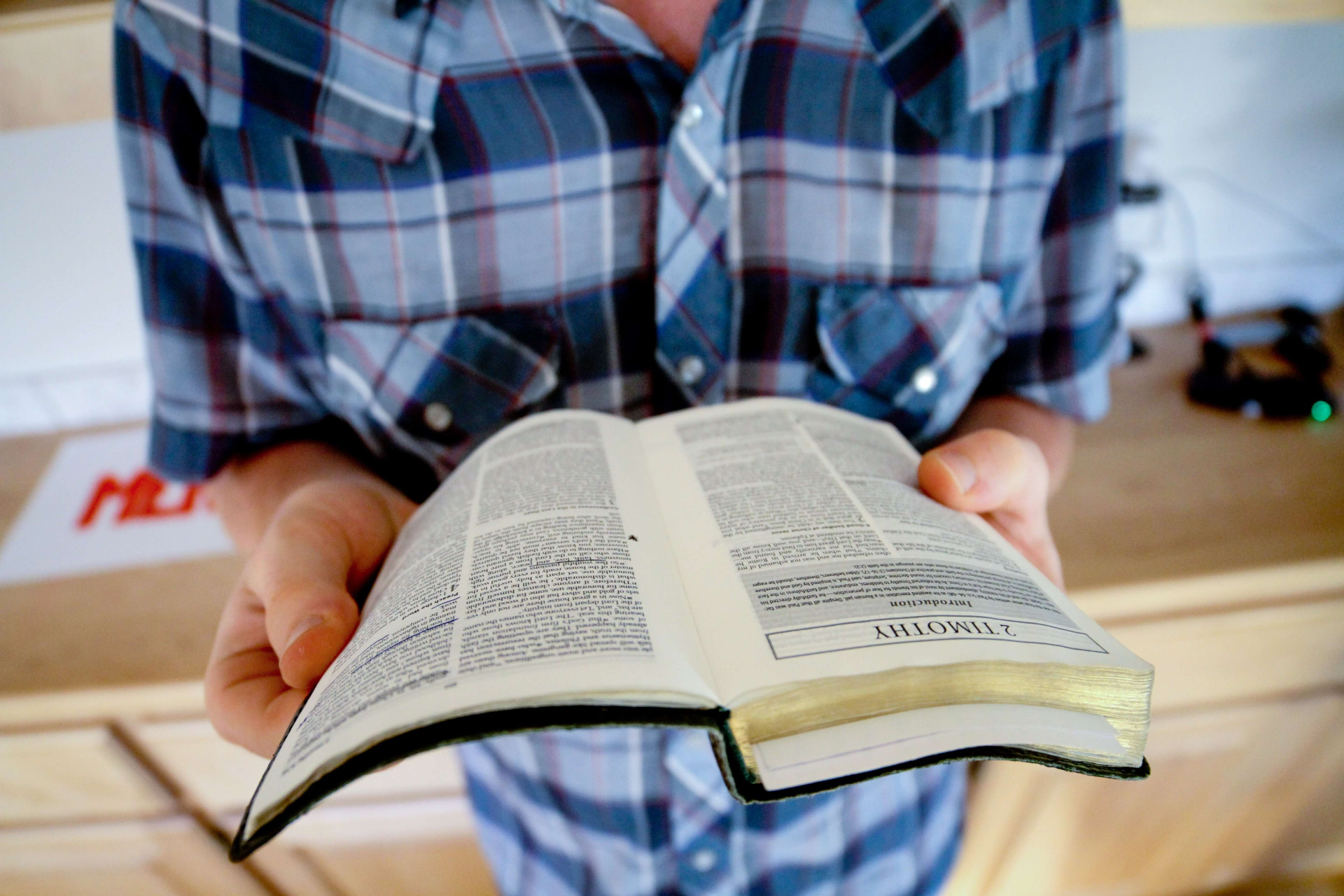 O que a Bíblia fala sobre PRODUTIVIDADE? 15 versículos para dizer adeus a procrastinação