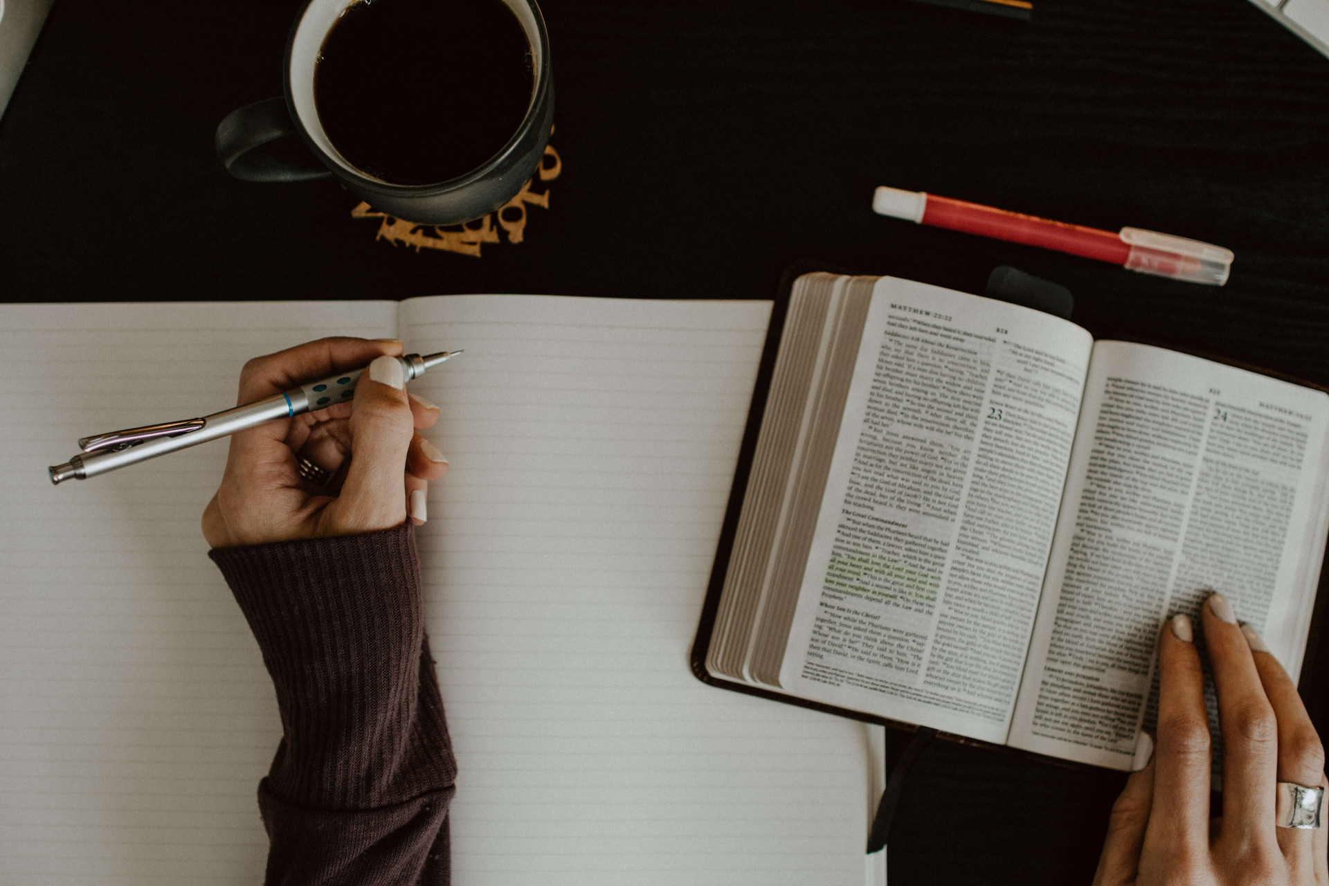9 razões para amar trabalhar de acordo com a bíblia e seus versículos