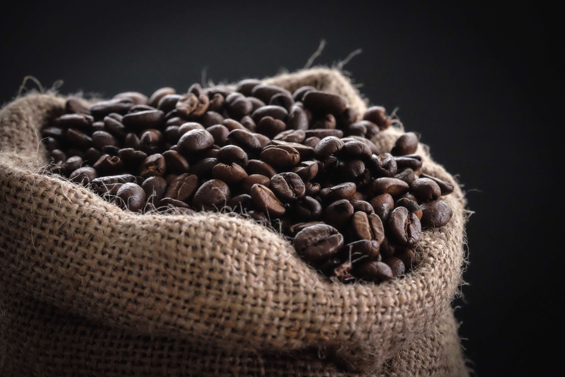 9 simpatias com café que protegem e atraem boas energias para sua casa (Imagens: Unsplash)