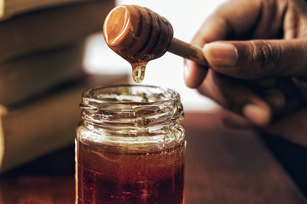 A doçura do mel pode renovar a paixão.