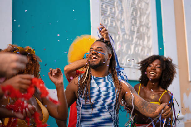 Músicas de Carnaval: seleção dos melhores hits do ano