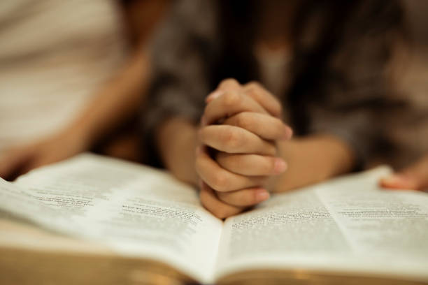 Oração espiritual para ter comunhão: trecho poderoso da Bíblia